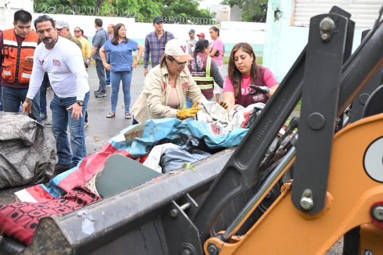 Rosa María Hernández lidera jornada de limpieza en Veracruz