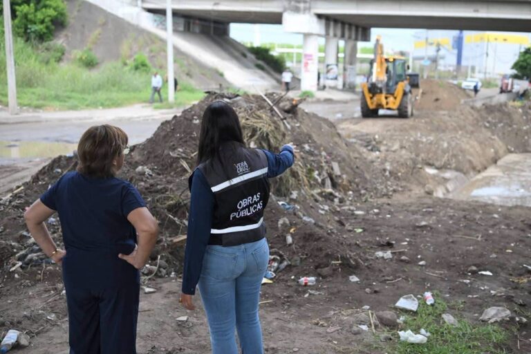 Rosa María supervisa obra para mejorar movilidad en Veracruz