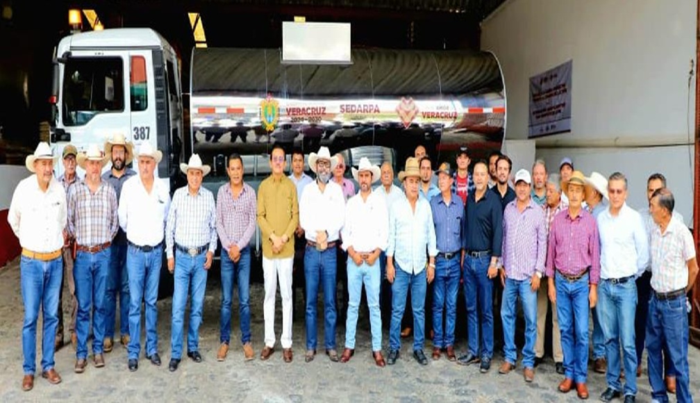 Sedarpa apoya a 70 productores de leche con nuevo camión