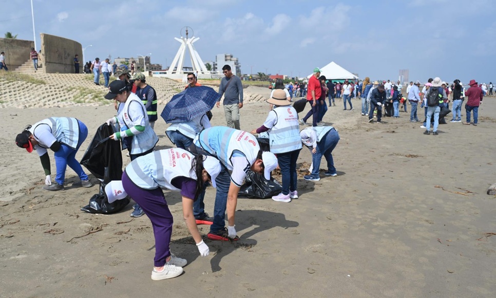 Sedema recoge 1.8 toneladas de basura en playas de Coatzacoalcos