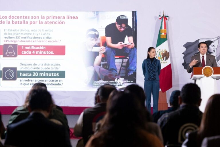 Sheinbaum aboga por regular plataformas digitales y redes sociales