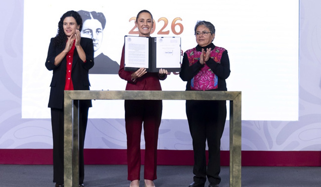 Sheinbaum firma decreto para mejorar la transparencia gubernamental