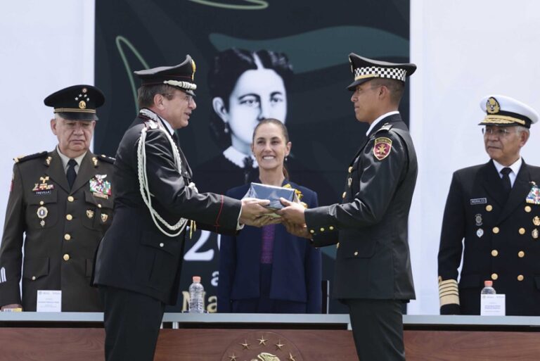 Sheinbaum lidera ceremonia del Sistema Educativo Militar 2026