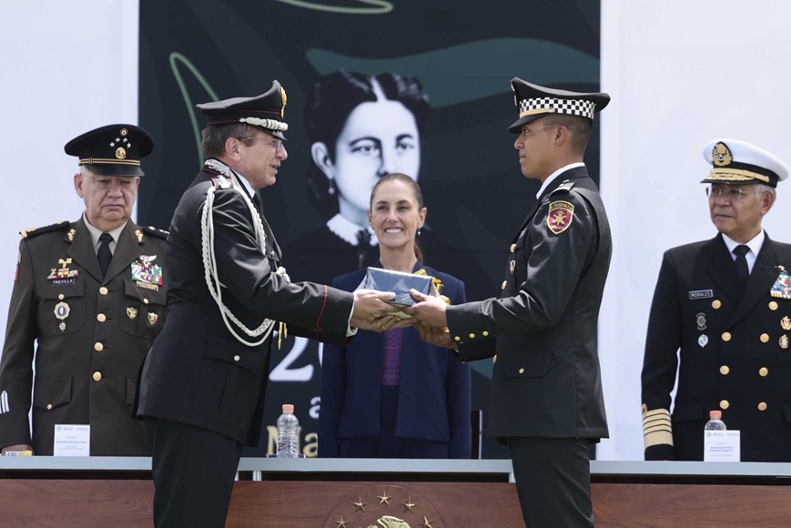 Sheinbaum lidera ceremonia del Sistema Educativo Militar 2026