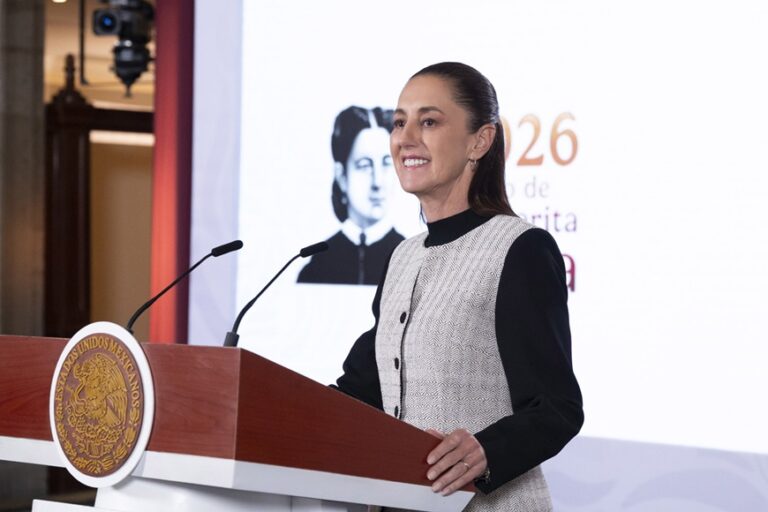 Sheinbaum propone regular uso de celulares en escuelas
