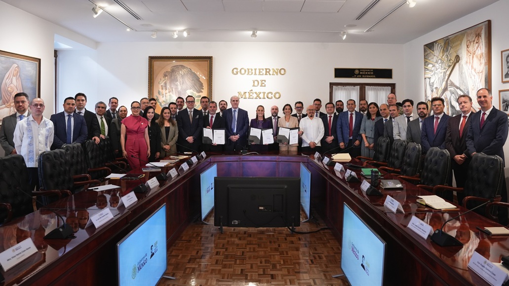 Sheinbaum renueva acuerdo con gasolineros en Palacio Nacional