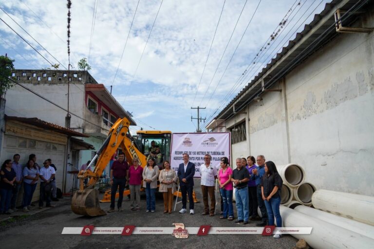 Sustituyen línea de agua potable en Córdoba