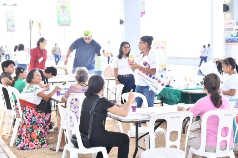 Taller gratuito de creatividad continúa en Festival del Mar