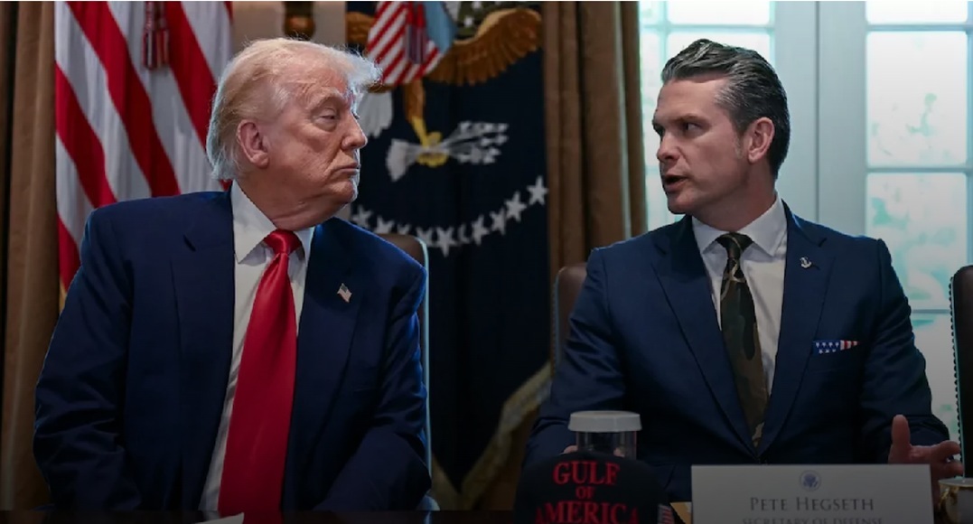 Trump y Hegseth discuten sobre reservas de municiones en EE. UU.