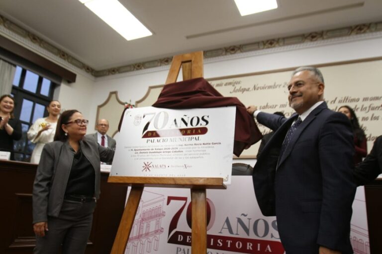 Xalapa conmemora 70 años del Palacio Municipal