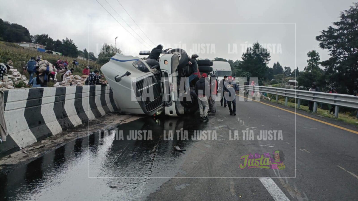 Accidente de camión provoca rapiña en autopista Puebla-Veracruz