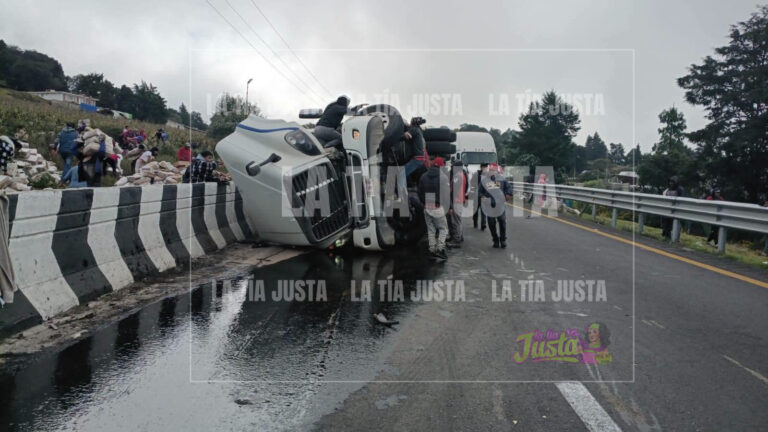 Accidente de camión provoca rapiña en autopista Puebla-Veracruz