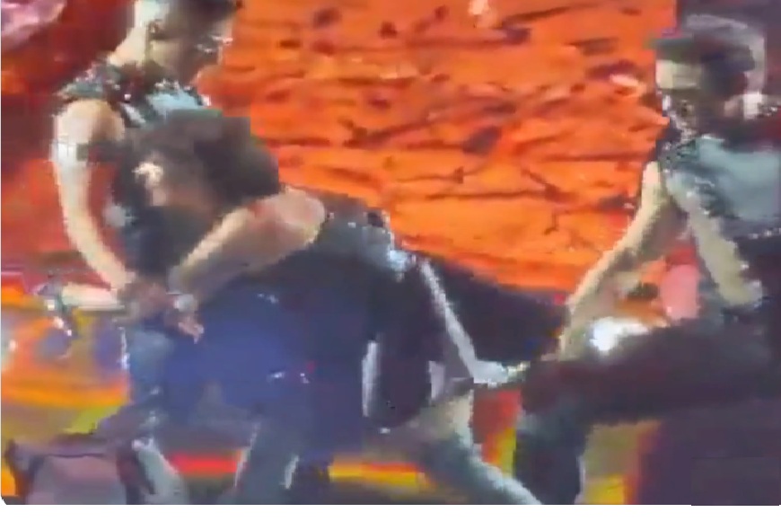 Alejandra Guzmán sufre lesión en concierto de Boca del Río