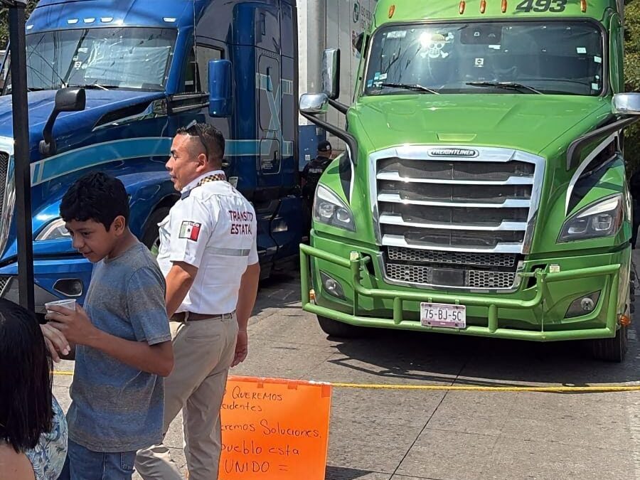 Bloqueos en carretera Xalapa-Coatepec por falta de atención