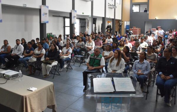 Capacitan a comités para mejorar desayunos escolares en Río Blanco