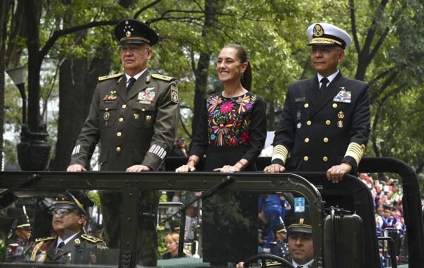Claudia Sheinbaum conmemora 179 años de los Niños Héroes