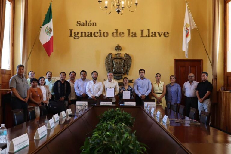 Convenio entre Ayuntamiento de Orizaba y UV para prácticas profesionales
