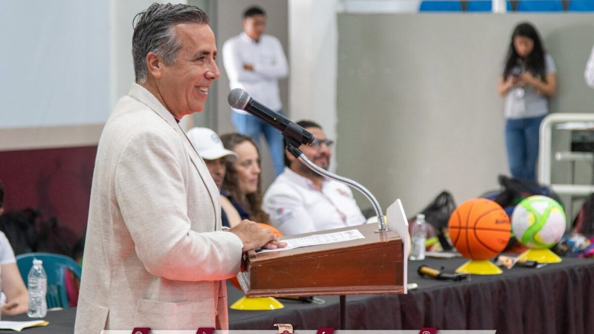 Córdoba entrega kits deportivos a 140 escuelas