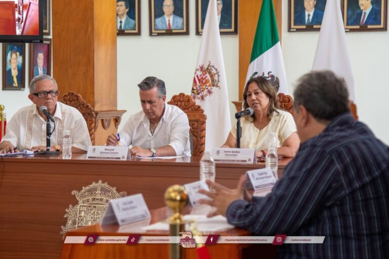Córdoba firma convenio con SIOP para mejorar caminos rurales
