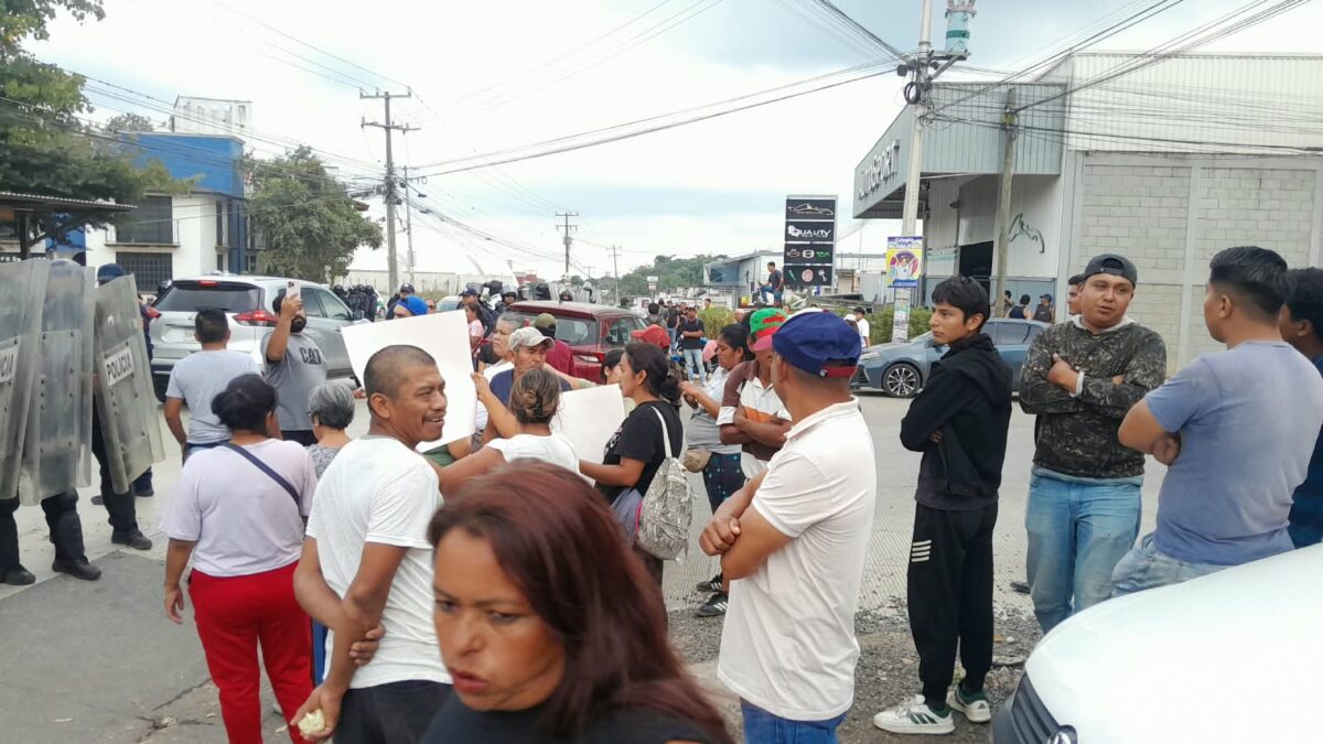 Desalojo de manifestantes en carretera de Emiliano Zapata
