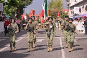 Desfile cívico militar conmemora independencia en Veracruz