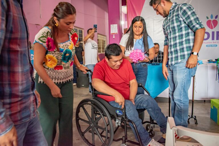 DIF Ixhuatlán entrega apoyos funcionales y alimentarios