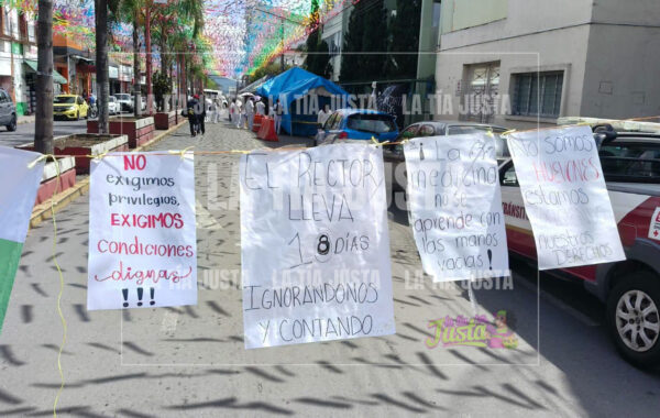 Estudiantes de Medicina en paro buscan respuesta del Gobierno de Veracruz