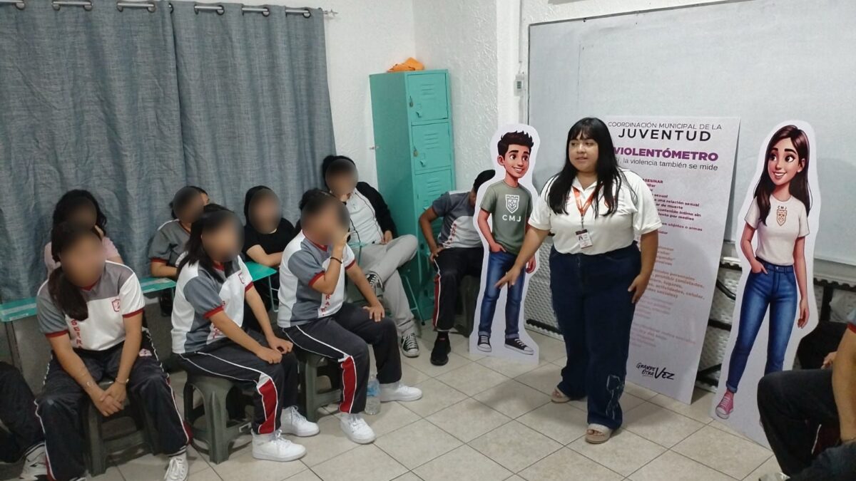 Estudiantes reciben orientación sobre salud sexual en Fortín