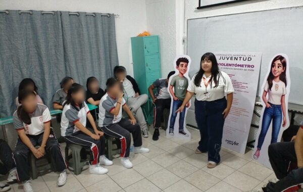Estudiantes reciben orientación sobre salud sexual en Fortín