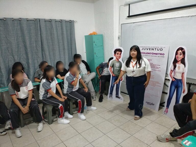 Estudiantes reciben orientación sobre salud sexual en Fortín