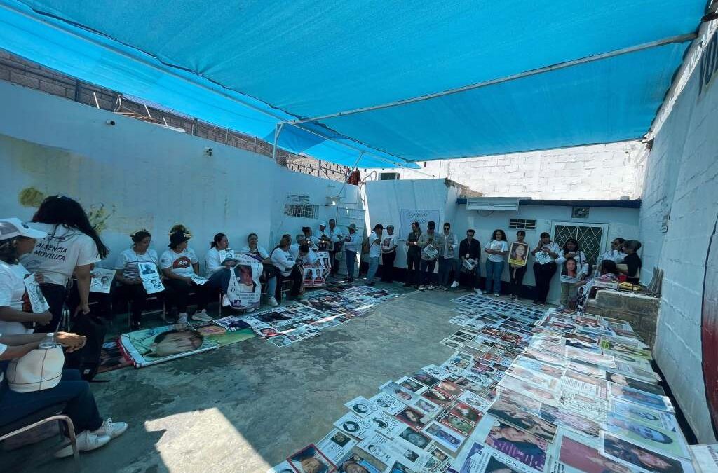 Familias buscan a desaparecidos en penales y anexos