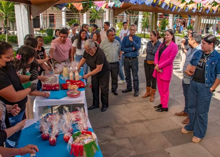 Finaliza curso de dulces típicos en Ixhuatlán del Café