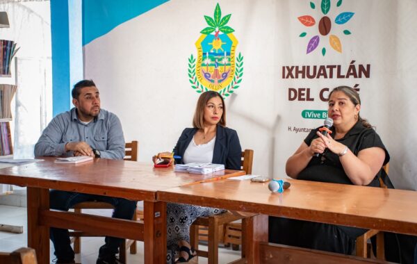 Funcionarios de Ixhuatlán reciben capacitación en resolución de conflictos