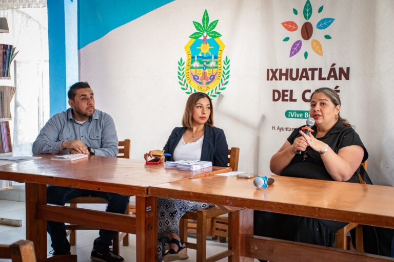 Funcionarios de Ixhuatlán reciben capacitación en resolución de conflictos