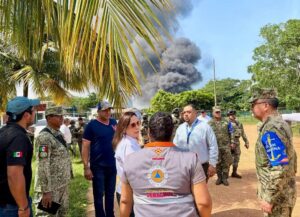 Gobernadora supervisa control de incendio en planta de sal
