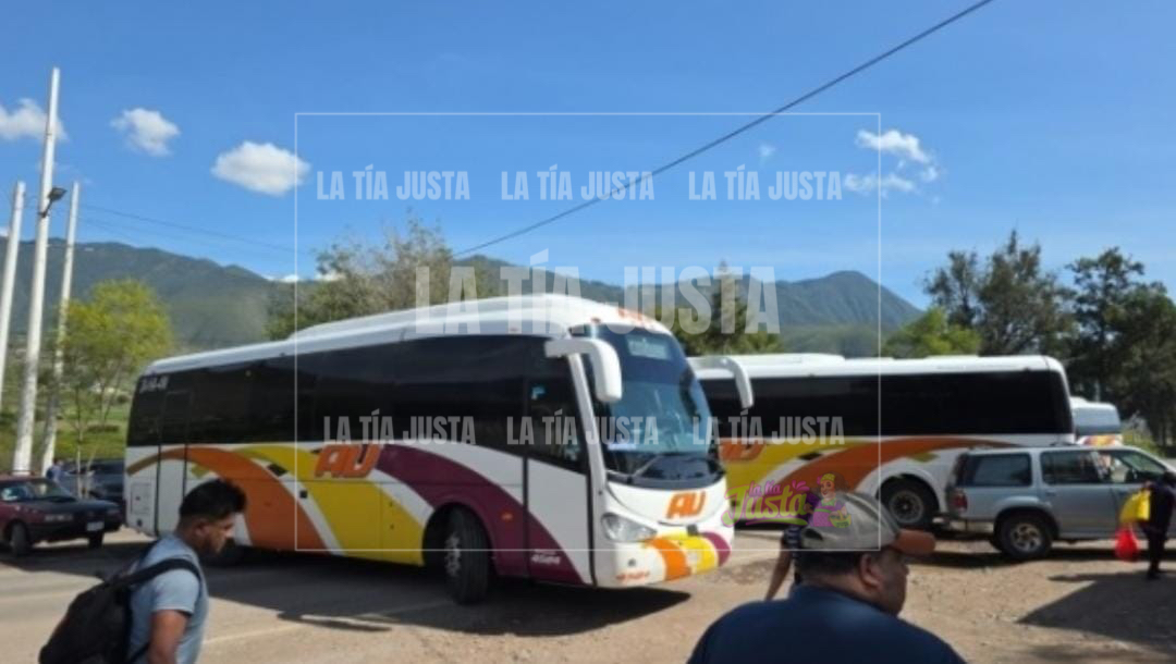 Habitantes bloquean carretera por falta de electricidad