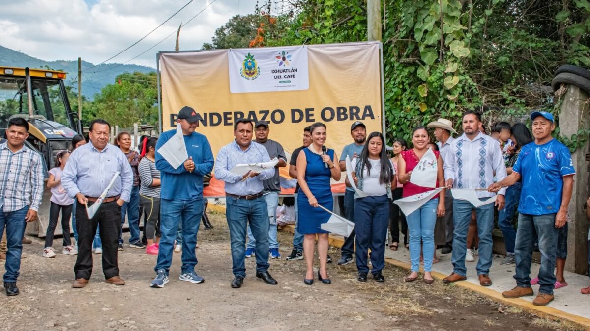 Inicia obra de calle y alumbrado en Zacamitla