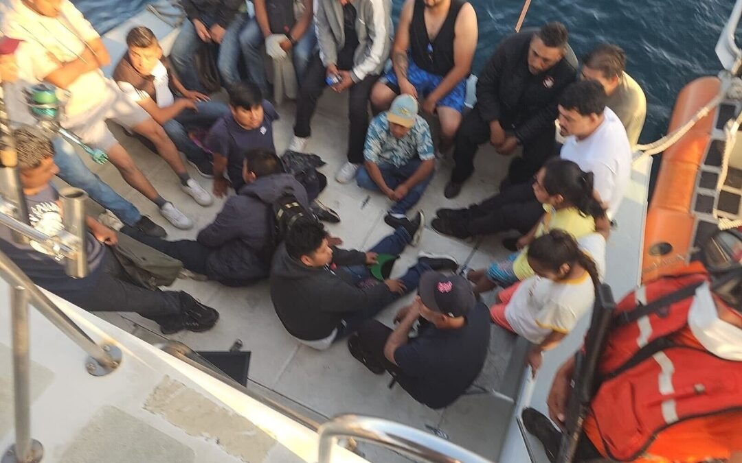 Intervención naval detiene tráfico de 45 mexicanos en Ensenada
