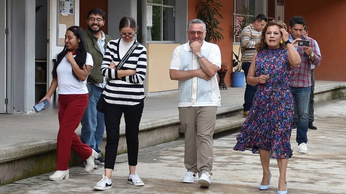 José Antonio May financia conexión eléctrica en UPN 304