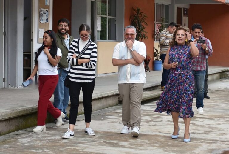 José Antonio May financia conexión eléctrica en UPN 304
