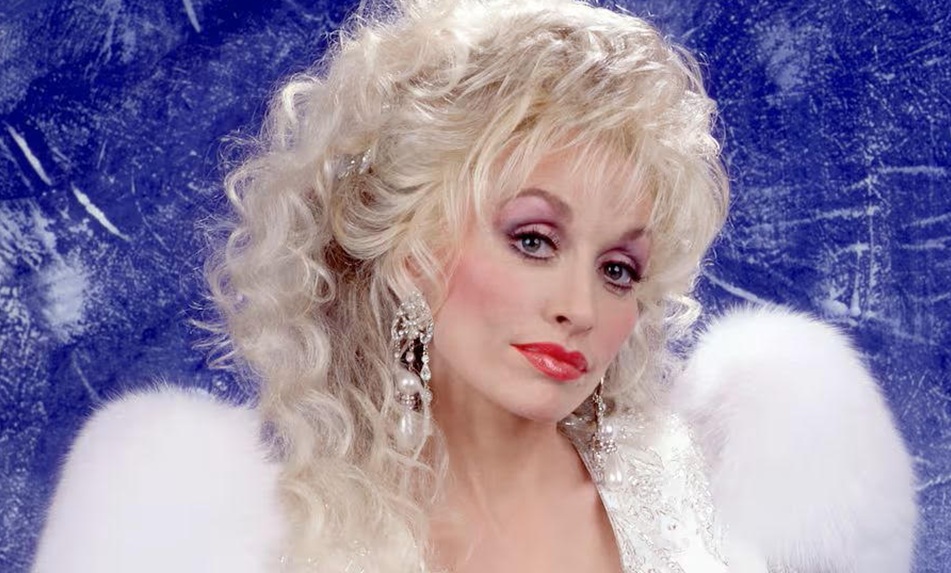 Lanzan canción póstuma de Dolly Parton en álbum homenaje
