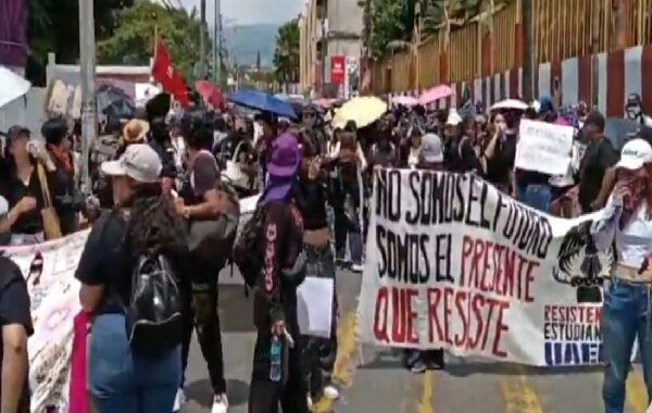 Marchan en Cuernavaca por justicia tras asesinato de Claudia Tacoronte