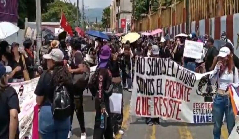 Marchan en Cuernavaca por justicia tras asesinato de Claudia Tacoronte