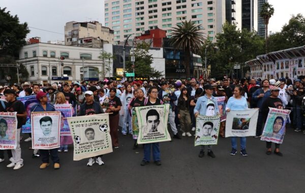 Marchas por Ayotzinapa marcan 12 años de exigencias