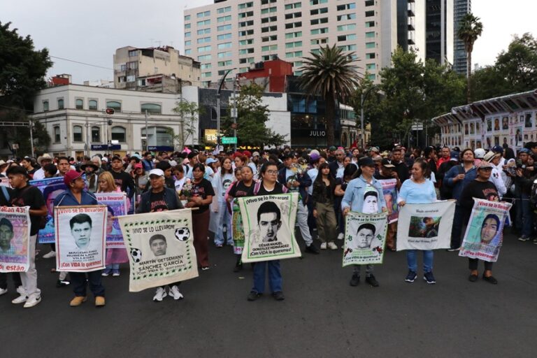 Marchas por Ayotzinapa marcan 12 años de exigencias