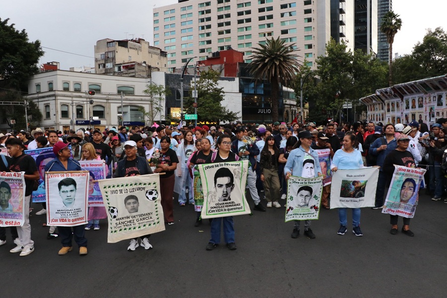 Marchas por Ayotzinapa marcan 12 años de exigencias