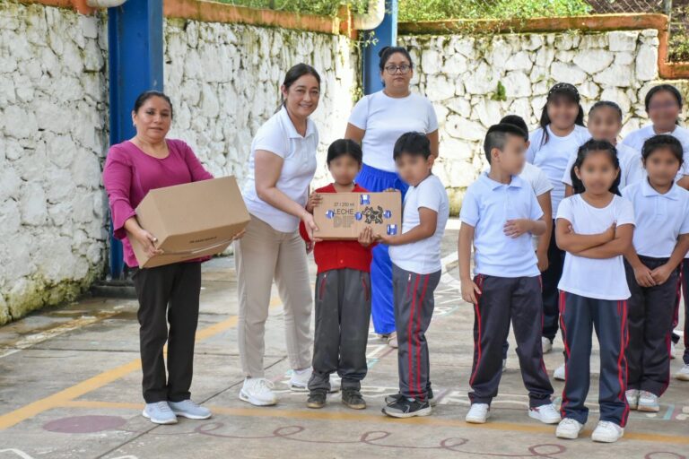 Más de 2 mil 600 niños reciben desayunos fríos en Córdoba