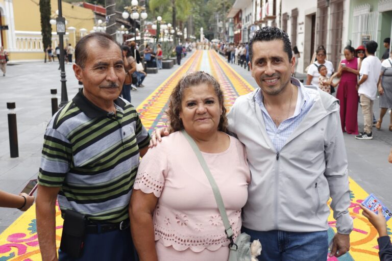 Orizaba celebra la tradición de los tapetes de aserrín