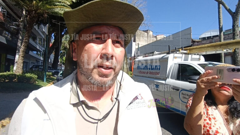 Protestan trabajadores del IMSS-Bienestar en Xalapa