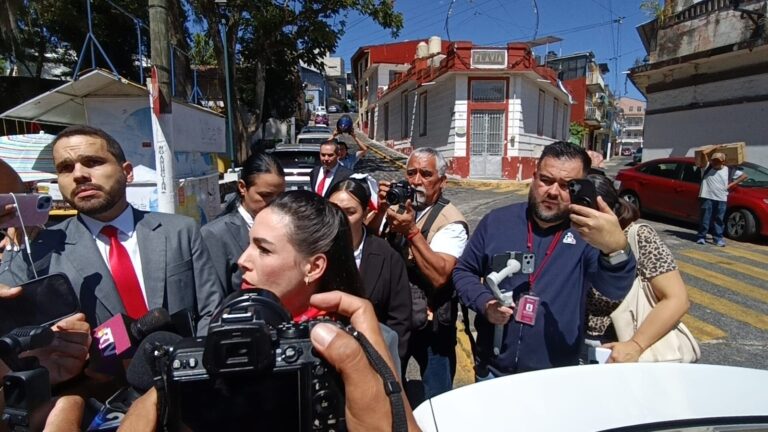 Rectora del COLVER desmiente rumores sobre su salario